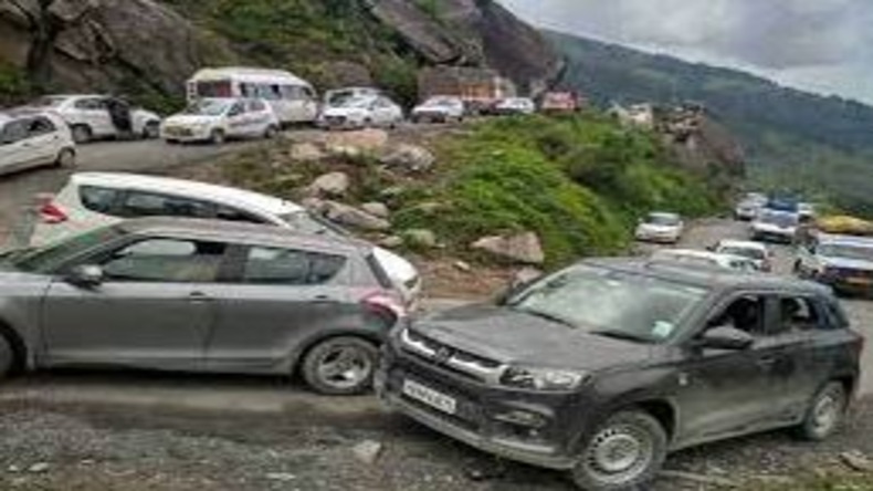 Manali Trip :  गर्मी की छुट्टियों में मनाली घूमने का कर रहें हैं प्लान, तो ट्रैफिक से हो जाए सावधान!