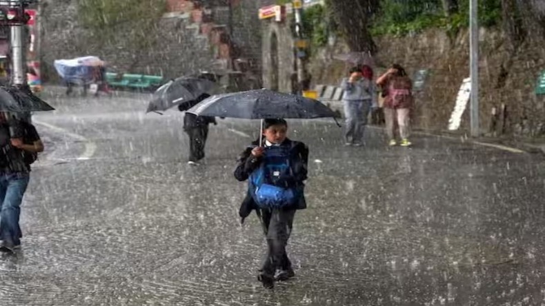 Himachal Weather: प्रदेश के कई इलाकों में तेज बारिश के साथ हुई ओलावृष्टि, किया येलो अलर्ट जारी