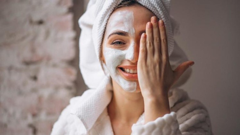 Face Wash: रसोई में रखी इन चीजों से वापस आ जाएगी चेहरे की चमक, ऐसे करें इस्तेमाल