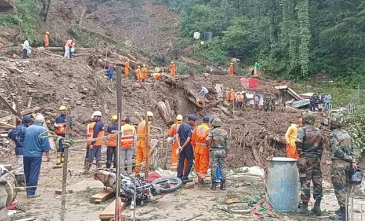 Shimla Landslide: शिमला में भूूस्खलन से मची भारी तबाही, मलबे में फंसे शव बरामद, 11 की हुई मौत, लापता की तलाश जारी