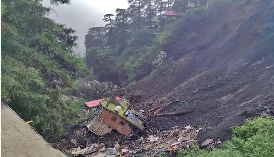 Shimla Landslide: शिमला में एक बार फिर आया भूस्खलन, 5 मकानों सहित स्लॉटर हाउस भी ढहा