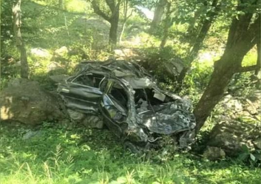 Road Accident: कार का खोया नियंत्रण 500 मीटर खाई में जा गिरी, चार लेंगे की मौत, एक घायल