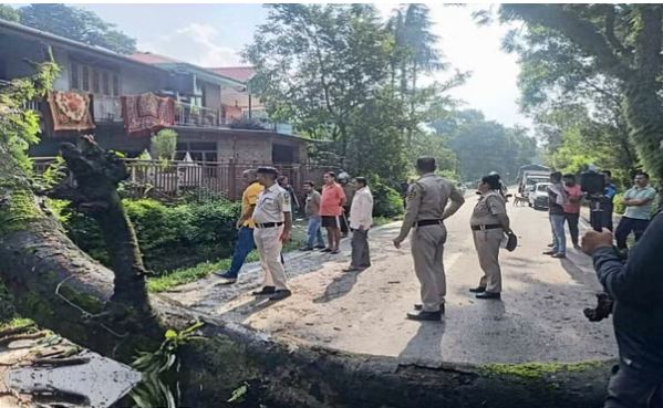 Himachal Weather: हिमाचल में करीबन 170 सड़के बंद, जानिए 14 अगस्त तक के मौसम का पूर्वानुमान