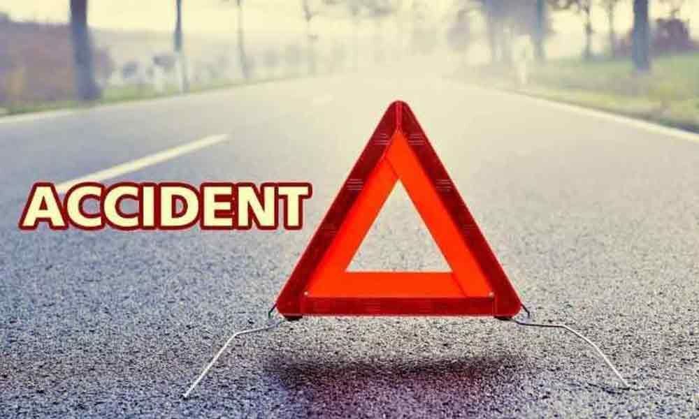 Shimla Road Accident: शिमला में हुआ बड़ा हादसा, चिड़गांव में टिप्पर अनियंत्रित हो खाई में गिरा, तीन की गई जान