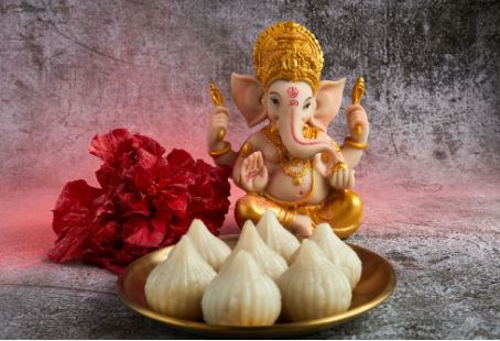 Ganesh Chaturthi: गणेश चतुर्थी के पर्व पर करें भगवान गणेश की आराधना और मनाए उत्सव