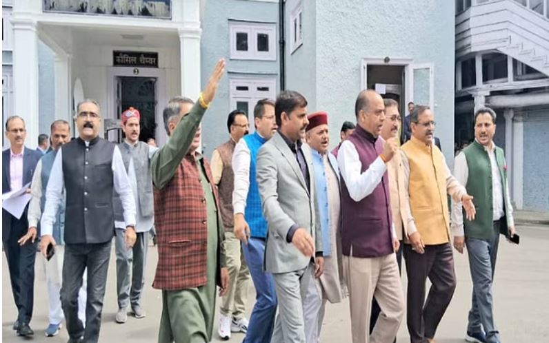 Himachal Assembly Session: विपक्ष ने किया सदन में हंगामा, लोकनिर्माण और अन्य विभागों में भुगतान को रोकने का लगाया आरोप