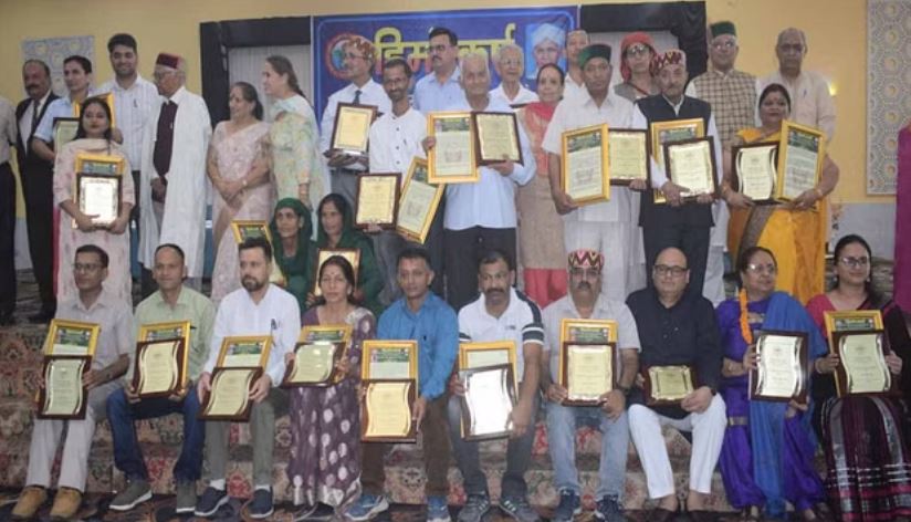 Himachal Shri Award: हिमोत्कर्ष, साहित्य संस्कृति और जन कल्याण परिषद पांवटा साहिब द्वारा किया गया शिक्षक दिवस के अवसर पर सम्मान समारोह का आयोजन