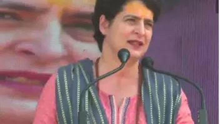 Priyanka Gandhi: अचानक शिमला पहुंची प्रियंका, शिव मंदिर भूस्खलन की चपेट में आए लोंगो से मिली