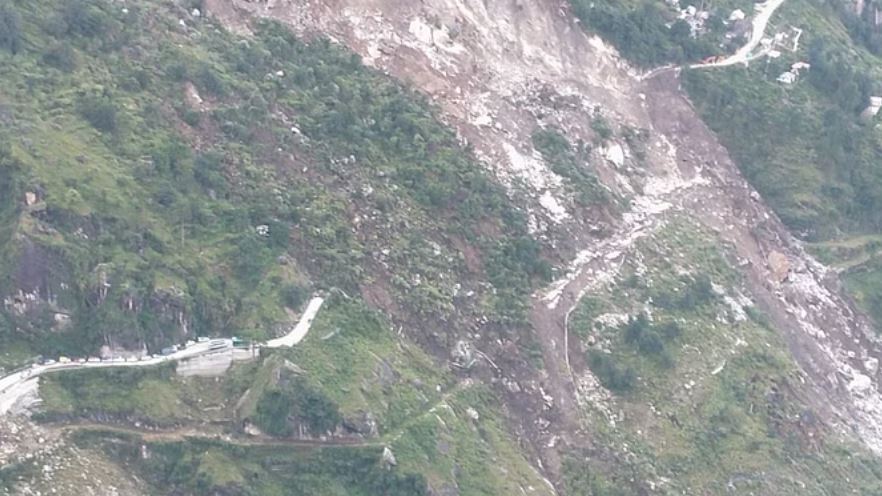 Kinnaur Landslide: किन्नौर जिले में निगुलसरी के पास आई भारी लैंडस्लाइड, नेशनल हाईवे पांच परिबद्ध