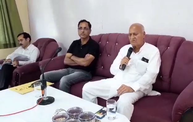 Himachal News: काम की गुणवत्ता में कोताही बरतने तथा देरी पर तय होगी जवाबदेही, ज्वाली में की राहत एवं पुनर्वास कार्यों की समीक्षा