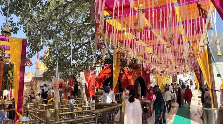 Sri Naina Devi Ji: शारदीय नवरात्र आज से शुरू, मां का दरबार सजा रात 2 बजे खोले दर्शन के लिए कपाट