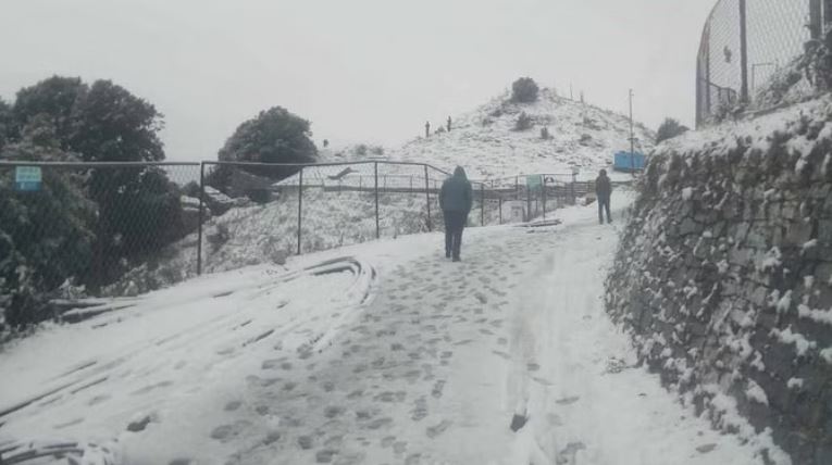 Himachal Weather: नारकंडा, हाटू पीक में अक्टूबर की पहली बर्फबारी, शिकाारी मां के प्रांगम में 40 साल का रिकॉर्ड टूटा