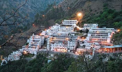 Mata Vaishno Devi: नवरात्रि के पहले तीन दिन मां वैष्णों के दरबार में लगी भीड़, करीबन 1.5 लाख भक्तों ने टेका माथा