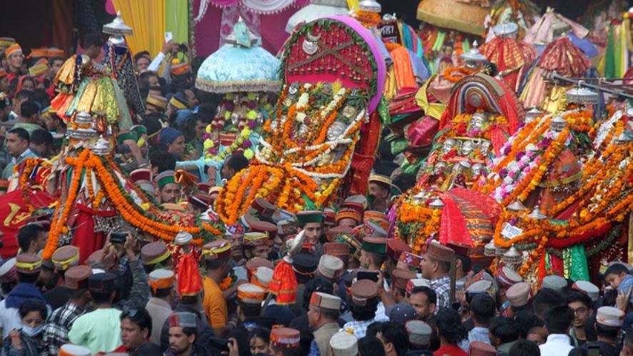 Kullu Dussehra: 32 साल का टूटा रिकॉर्ड, कुल्लू दशहरा में छठे दिन एक साथ आया शिव परिवार