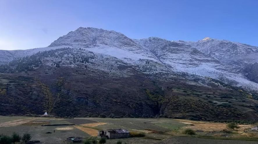 Himachal Weather: हिमाचल में मौसम ने बदली करवट; रोहतांग, चंबा जैसी ऊंची चोटियों पर बर्फबारी शुरू