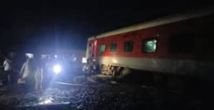 Punjab Train Accident: दो मालगाड़ियों में टक्कर, कई ट्रेनें प्रभावित