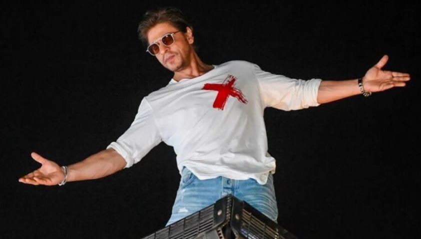 SRK’s Birthday: 58 साल के हुए बॉलीवुड के किंग खान, दीदार करने मन्नत पहुंची फैंस की भीड़