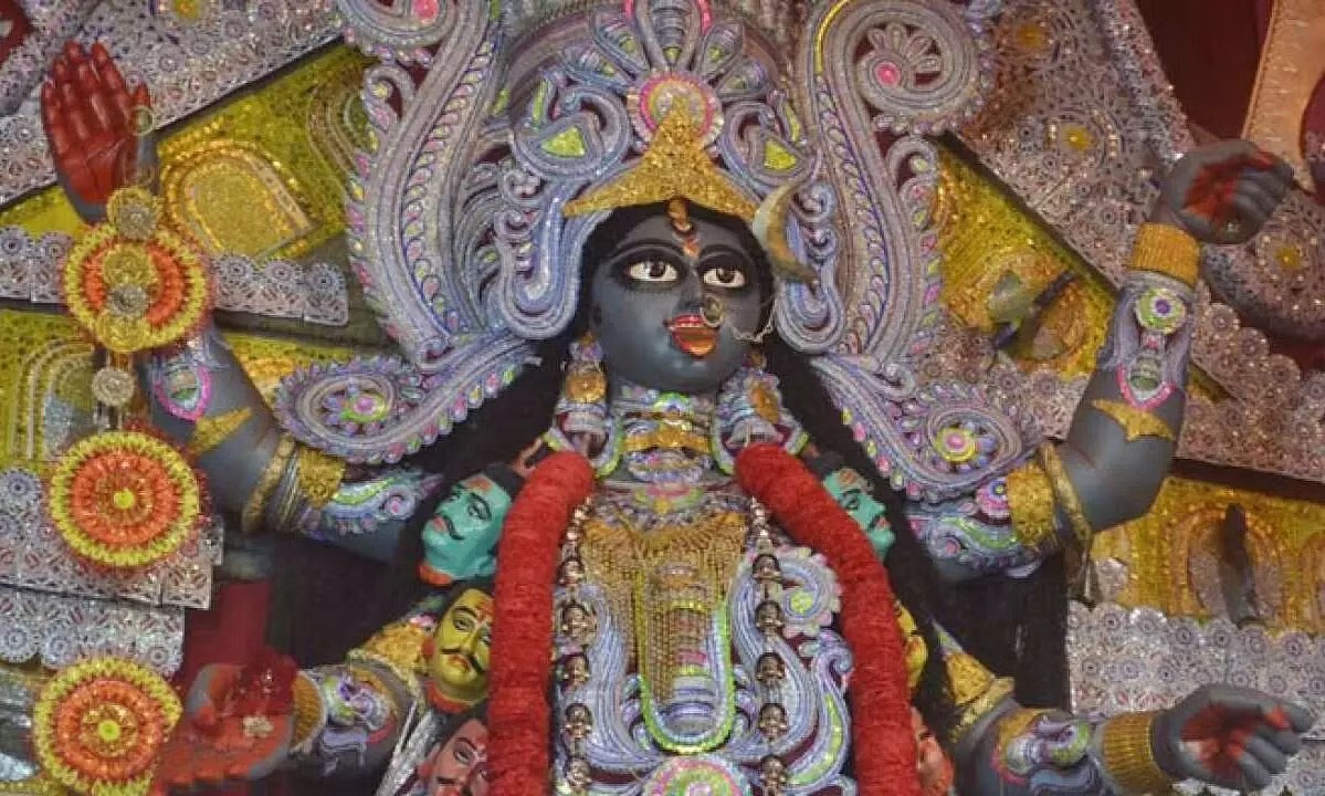 Kali Puja 2023: इस दिवाली कैसे पाएं काली मां का आशीर्वाद, जानें पूजा विधि व मंत्र