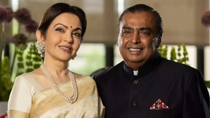 Mukesh Ambani: अंबानी परिवार दिवाली के त्योहार को कैसे करता है सेलिब्रेट, जानें