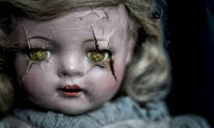 Haunted Doll: गुड़िया की आंखें अचानक होनी लगी बंद, कैमरे में कैद हुई ये घटना