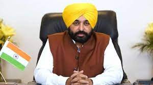 Punjab CM: शहीद जसपाल सिंह के घर पहुंचे CM भगवंत मान, दिया 1 करोड़ का चेक