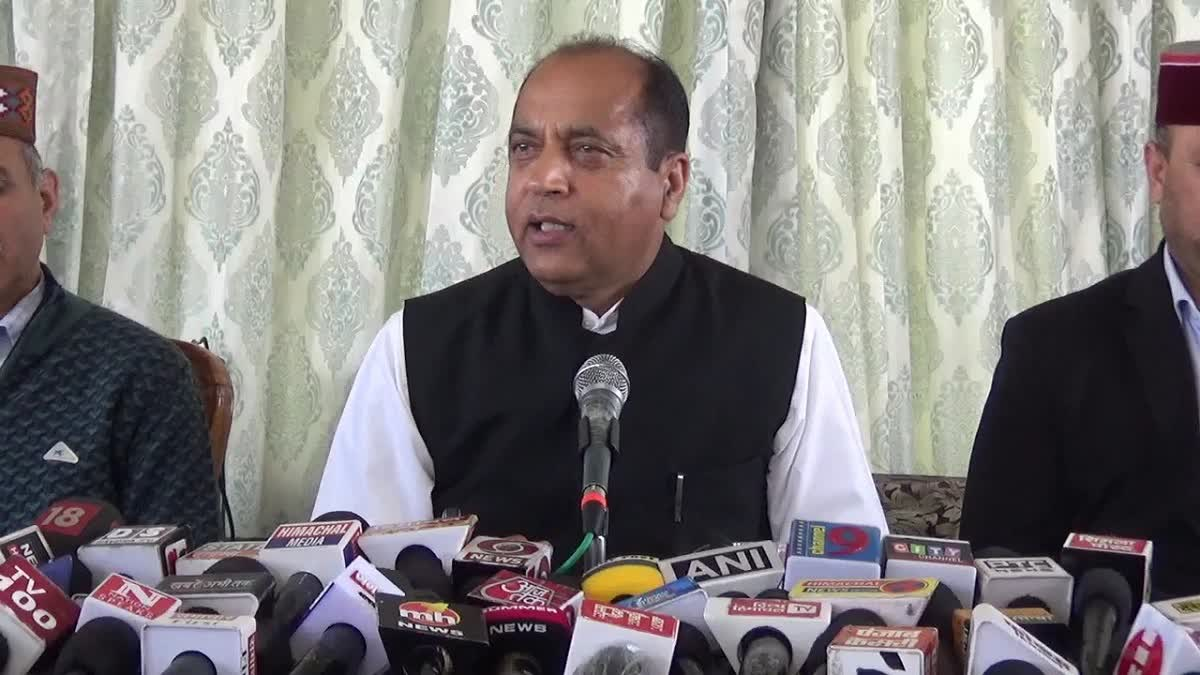 Jairam Thakur On Sukhu Govt: जयराम ठाकुर ने साधा सरकार पर निशाना, कहा -‘धरना दो और सैलरी लो है नई व्यवस्था परिवर्तन’