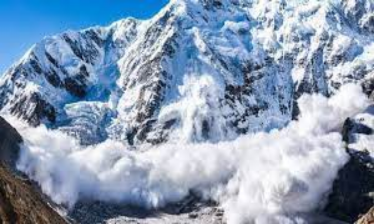 Avalanche in Gulmarg: गुलमार्ग में हिमस्खलन का हाहाकार, 1 विदेशी की मौत, कई लापता