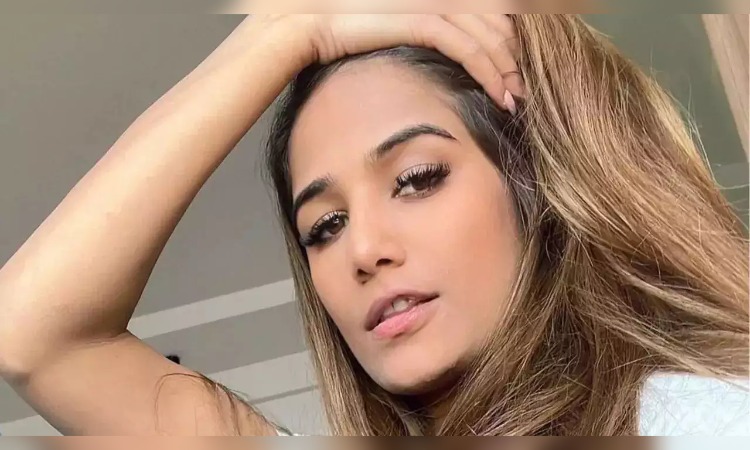 Poonam Pandey Death: फेमस एक्ट्रेस पूनम पांडे का निधन, सदमे में फैंस