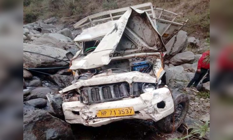 Mandi Accident: 300 फुट गहरी खाई में गिरी जीप, कई लोग हुए घायल