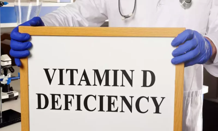 Vitamin D Deficiency: Vitamin D की कमी से कमजोर होती हैं हड्डियां, मजबूत करने के लिए अपनाएं ये टिप्स