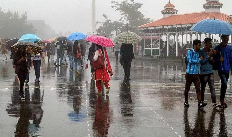 Weather Update: हिमाचल में भारी बारिश और बर्फबारी, जानें कब साफ होगा मौसम