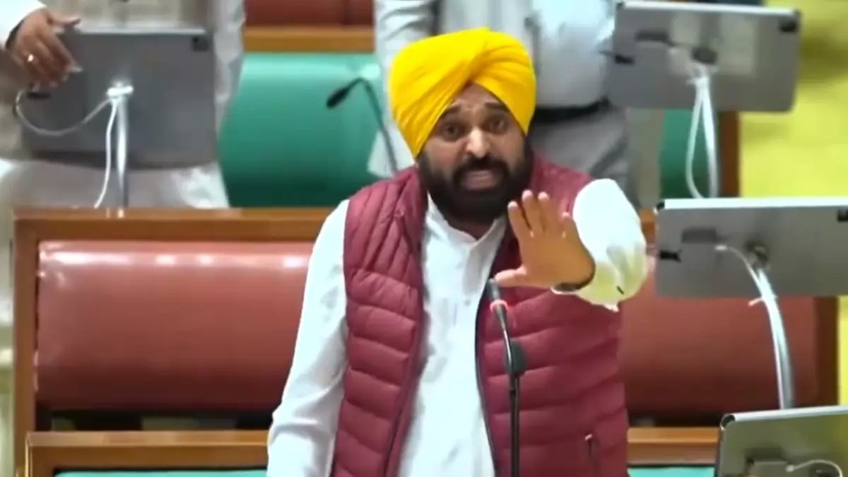 Punjab Assembly: विधानसभा में भिड़ गए CM भगवंत, फिर हाथापाई…..स्पीकर को सौंपा ताला-चाबी