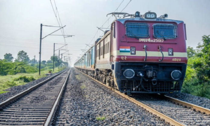 Punjab News: पंजाब में रेलवे की लापरवाही, हादसा होते-होते बचा