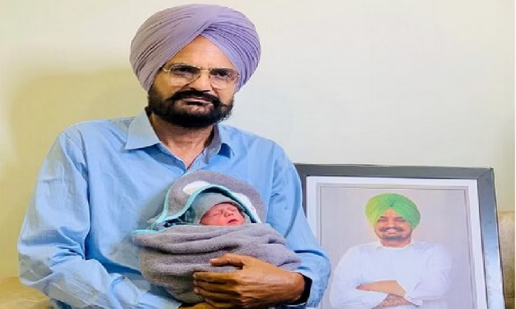 Sidhu Moose Wala: पंजाब सरकार का स्वास्थ्य सचिव को नोटिस, केंद्र ने मूसेवाला की मां से प्रेग्नेंसी पर मांगा था रिपोर्ट