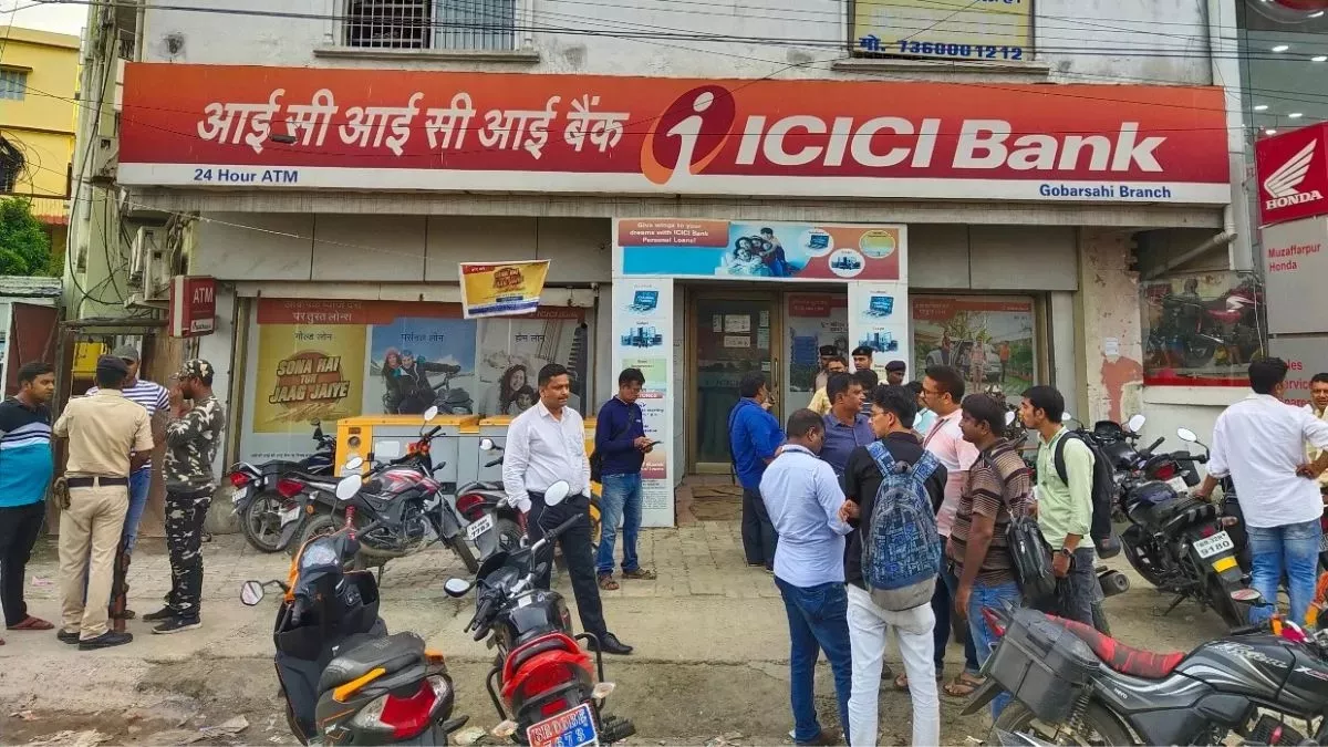 Punjab News : ICICI बैंक में दिन दहाड़े लूट, डकैत स्कूटी से हुए फरार