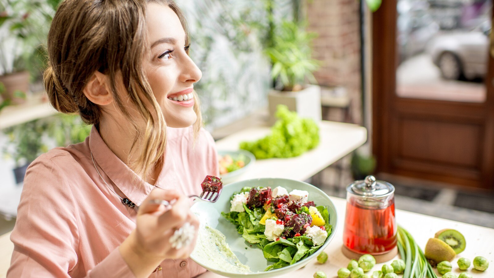 Summer foods: गर्मी से बचने के लिए इन 5 फूड्स को डाइट में करें शामिल, बीमारियों से रहेंगे दूर