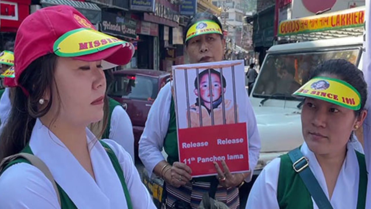 11th Panchen Lama की रिहाई के लिए तिब्बतियों ने निकाली रैली, अपहरण मामले में चीन पर है शक