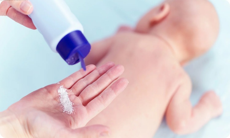 Baby Health: बच्चों को लगाते है, तो रखे ध्यान Talcum Powder बढ़ा सकता है कैंसर का खतरा