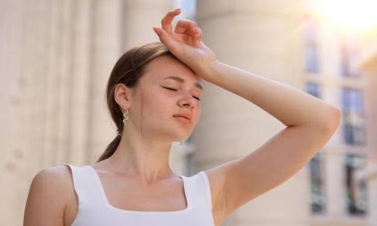 How to avoid heat stroke: खुद को हीट स्ट्रोक के खतरे से कैसे बचाएं, जानिए तरीका