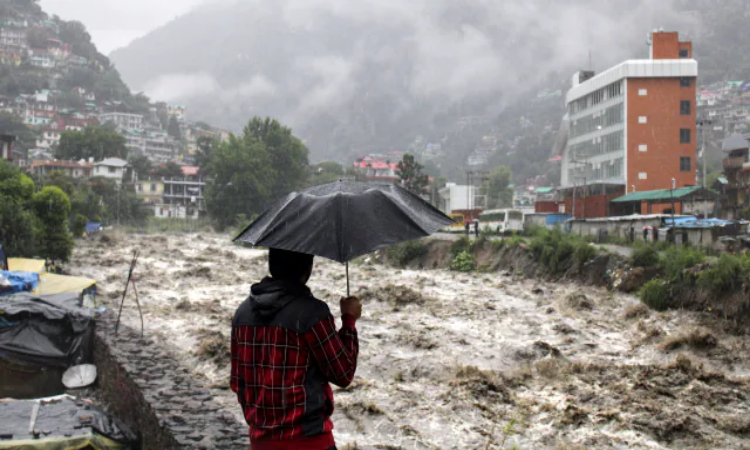 Himachal Weather: हिमाचल में एक हफ्ता तक भारी बारिश का अलर्ट, भूस्खलन का भी खतरा