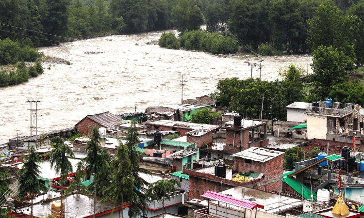 Himachal Weather: आने वाले चार दिनों तक हिमाचल में बारिश का अलर्ट, लोगों को दी जा रही ये सलाह