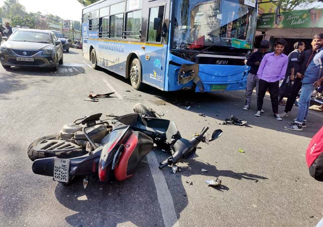 Road Accident: हिमाचल के जसूर मार्ग में हुई बस और स्कूटी की टक्कर, इलाज के दौरान हुई महिला की मौत