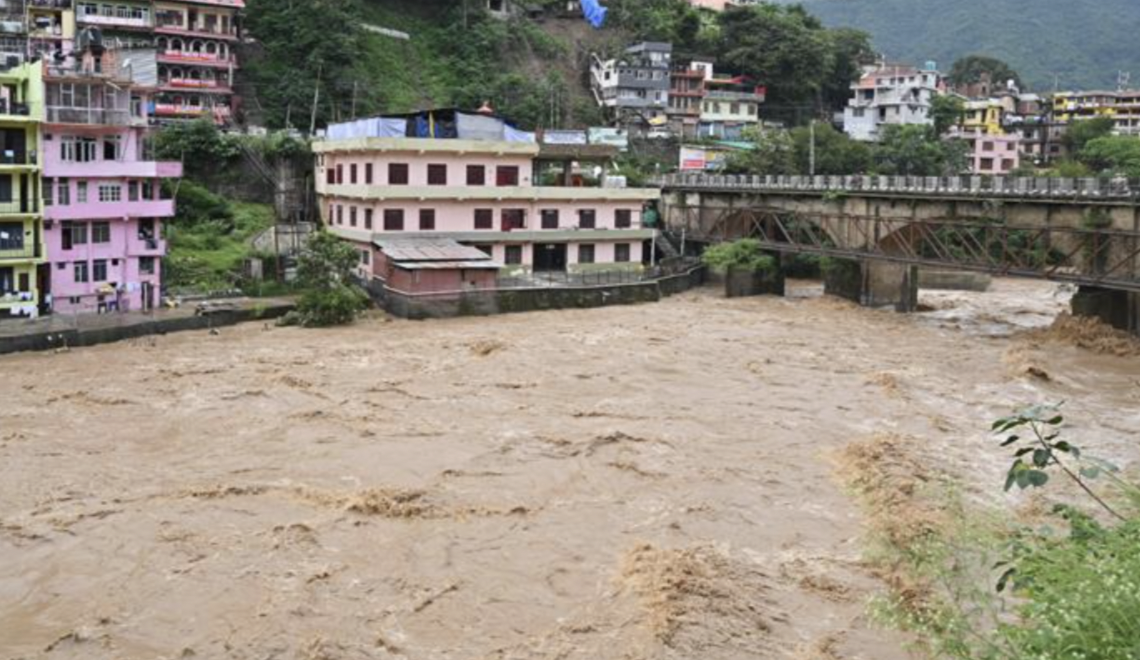 HP Weather Alert: हिमाचल के 11 जिलों में ऑरेंज अलर्ट, भारी बारिश की चेतावनी