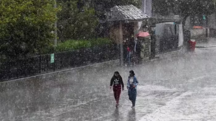 Himachal Weather: बाढ़ की बढ़ रही संभावना! 4 जिलों को मिली चेतावनी