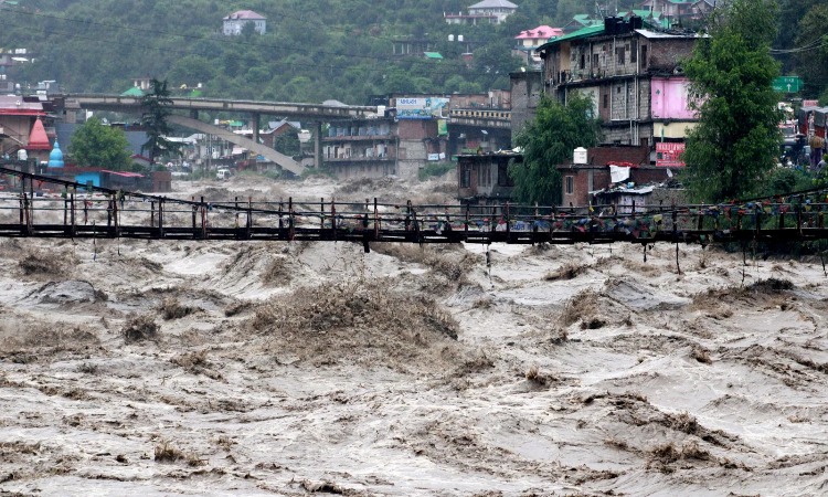 Himachal: दो दिन के अंदर बाढ़ प्रभावित इलाकों में बनेगा पुल, लोक निर्माण विभाग का दावा