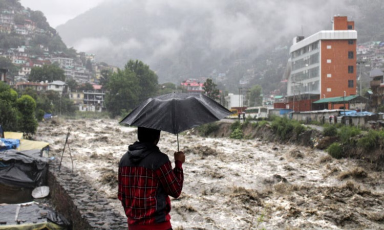 Himachal Weather: अलर्ट के बाद कई इलाकों में भारी बारिश, नदी-नालों से दूर रहने की सलाह