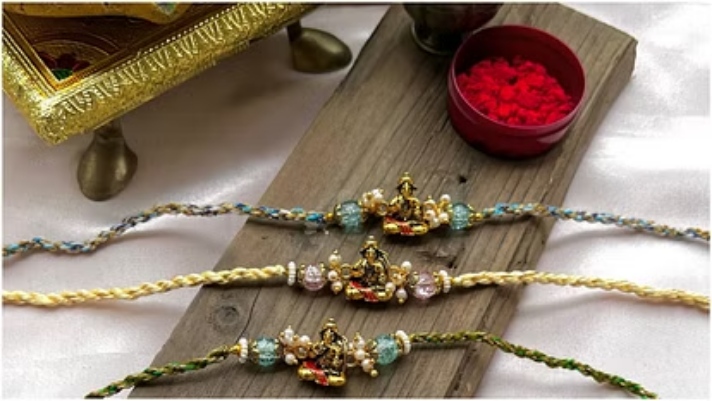 Raksha Bandhan: 60 हजार से भी ज्यादा वॉटरप्रूफ राखी के लिफाफे पहुंचे डाकघर, जानें क्या है कीमत